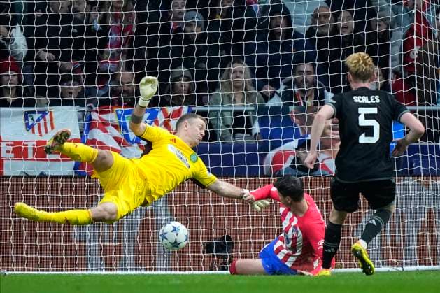 Alvaro MorataÊof Atletico de MadridÊscores over Joe Hart of Celtic FCÊduring Atletico de Madrid vs Celtic FC on November 07, 2023 at Civitas Metropolitano Stadium in Madrid, Spain. Photo: Senis Cebolla ALFAQUI Madrid Civitas Metropolitano Stadium Spain Copyright: xSenisxCebollax xALFAQUIx