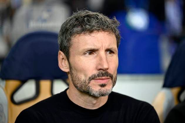 FC Porto v Royal Antwerp FC - UEFA Champions League PORTO, PORTUGAL - NOVEMBER 07 : Van Bommel Mark head coach of Antwerp FC pictured during the UEFA Champions League group H match between FC Porto and Royal Antwerp FC on November 7, 2023 in Porto, Portugal, 07 11 2023 Porto Portugal  Copyright: xPeterxDexVoechtx