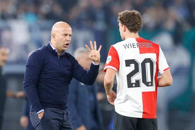 Italy, Rome, 07 11 2023, Olimpico Stadium, SS Lazio vs Feyenoord UEFA Champions League Group E, Head Coach Arne Slot Feyenoord talks to Mats Wieffer Feyenoord Rome Olimpico Stadium Italy  eu-images-569