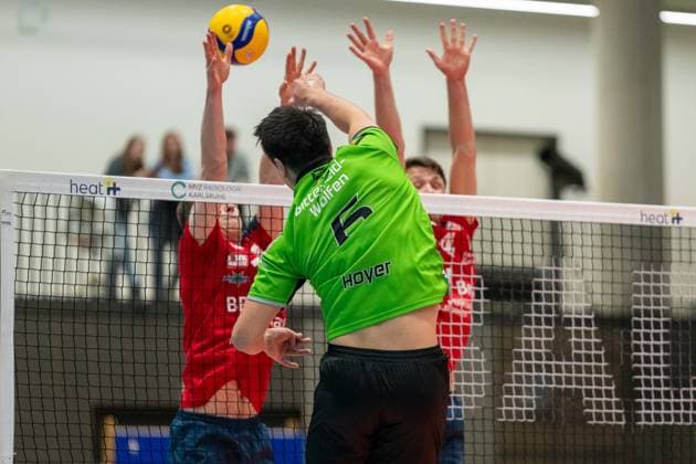 Attack by Hoyer, Julian VC Bitterfeld Wolfen, 6 , GER, Volleyball, 1 Bundesliga Maenner, BADEN VOLLEYS SSC Karlsruhe vs VC Bitterfeld Wolfen, 07 11 2023, GER, Volleyball, 1 Bundesliga Maenner, BADEN VOLLEYS SSC Karlsruhe vs VC Bitterfeld Wolfen, 07 11 2023 Karlsruhe Copyright: xEibner-Pressefoto StefanxMayerx EP_SMR