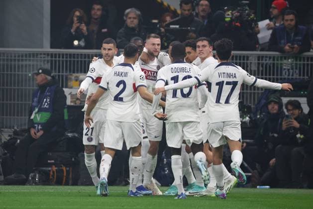 MILAN AC -PSG PHOTOPQR LE PARISIEN Le Parisien Arnaud Journois ; MILAN ; 07 11 2023 ; FOOTBALL , LIGUE DES CHAMPIONS UEFA , PHASE DE GROUPES 4E JOURNEE , 07 11 2023 , MILAN ( ITALIE ) STADE GIUSEPPE MEAZZA SAN SIRO MILAN AC - PARIS SG BUT MILAN SKRINIAR PHOTO LE PARISIEN ARNAUD JOURNOIS MILAN 78 France  Copyright: xPHOTOPQR LExPARISIEN MAXPPPxLexParisienx xArnaudxJournoisx 20231107LPA2076 20231107LPA2076