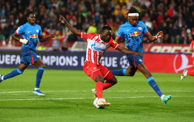 Red Star Belgrade RB Leipzig Champions League Beograd, 07 11 2023, Stadion Rajko Mitic, Fußball , UEFA Champions League, Gruppe G , Spieltag 4 , Red Star Belgrade vs RB Leipzig , Im Bild von li Osman BukariÊ 30, Belgrade und Mohamed Simakan 2, RB Leipzig , Foto nur zur redaktionellen Nutzung bestimmt , UEFA regulations prohibit any use of photographs as image sequences and or quasi video ,
