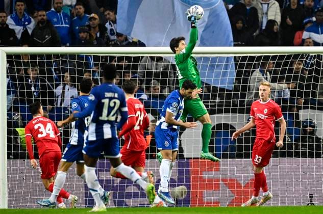 FC Porto v Royal Antwerp FC - UEFA Champions League PORTO, PORTUGAL - NOVEMBER 07 : Lammens Senne goalkeeper of Antwerp FC during the UEFA Champions League group H match between FC Porto and Royal Antwerp FC on November 7, 2023 in Porto, Portugal, 07 11 2023 Porto Portugal  Copyright: xPeterxDexVoechtx