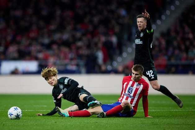 dPablo Barrios of Atletico de Madrid (R) battles for the ball with Kyogo Furuhashi of Celtic FC (L) uring the UEFA Champions League match between Atletico Madrid v Celtic in Madrid, Spain, on November 7, 2023 (photo by: Panoramic) FOOTBALL : Atletico de Madrid vs Celtic Glasgow - UEFA Ligue des Champions - 07 11 2023 AlvaroMedranda Panoramic 