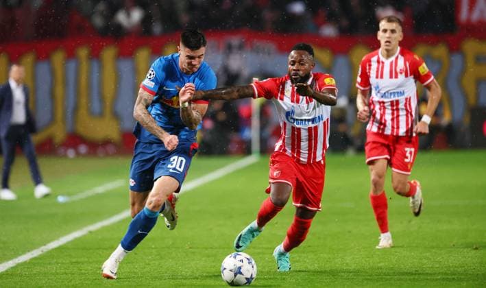 Red Star Belgrade RB Leipzig Champions League Beograd, 07 11 2023, Stadion Rajko Mitic, Fußball , UEFA Champions League, Gruppe G , Spieltag 4 , Red Star Belgrade vs RB Leipzig , Im Bild von li Benjamin Sesko 30, RB Leipzig und Guelor Kanga 8, Belgrade , Foto nur zur redaktionellen Nutzung bestimmt , UEFA regulations prohibit any use of photographs as image sequences and or quasi video ,