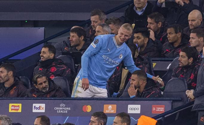 Sport Bilder des Tages Football - UEFA Champions League - Group G - Manchester City FC v BSC Young Boys MANCHESTER, ENGLAND - Tuesday, November 7, 2023: Manchester City s Erling Haaland walks to the bench after being substituted during the UEFA Champions League Group G match between Manchester City FC and BSC Young Boys at the City of Manchester Stadium. (Photo by David Rawcliffe Propaganda) MANCHESTER City of Manchester Stadium GREATER MANCHESTER ENGLAND  Copyright: xDavidxRawcliffex P2023-11-07-Man_City_Young_Boys-80