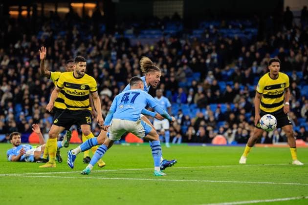 UEFA Champions League Manchester City vs Young Boys Kalvin Phillips 4 of Manchester City shoots on goal during the UEFA Champions League match Manchester City vs Young Boys at Etihad Stadium, Manchester, United Kingdom, 7th November 2023 (Photo by Conor Molloy News Images) Manchester Etihad Stadium Manchester United, ManU Kingdom Copyright: xConorxMolloy NewsxImagesx