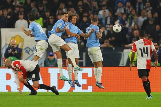 UEFA CHAMPIONS LEAGUE 2023-2024 - GROUP E - SS Lazio vs Feyenoord, Olympic Stadium in Rome on 7th november 2023 Rome, Italy 07.11.2023: Lazio blocks free kick during the Uefa Champions League 2023-2024 football, group E, between SS Lazio vs Feyenoord at Olympic Stadium in Rome. Rome Olympic italy italy Copyright: xmarcoxiacobucci