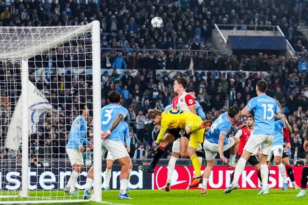 UEFA Champions League: S.S. Lazio v Feyenoord Rome - Lazio goalkeeper Ivan Provedel, Mats Wieffer of Feyenoord during the 4th leg of the UEFA Champions League group stage between S.S. Lazio v Feyenoord at Stadio Olympico on 7 November 2023 in Rome, Italy. Copyright: xTomxBodex