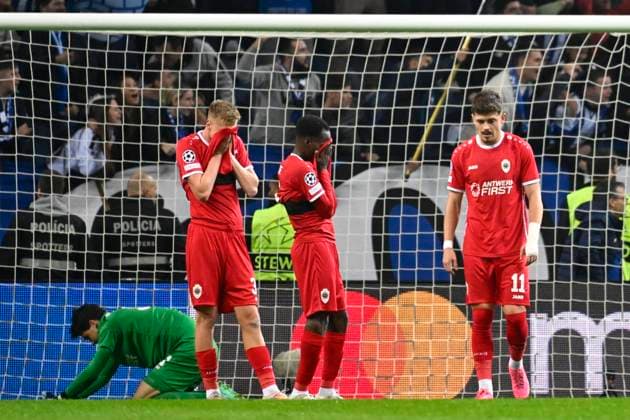 FC Porto v Royal Antwerp FC - UEFA Champions League PORTO, PORTUGAL - NOVEMBER 07 : Lammens Senne goalkeeper of Antwerp FC, Van den Bosch Zeno defender of Antwerp FC, Abdullahi Alhassan Yusuf midfielder of Antwerp FC and Muja Arbnor forward of Antwerp FC look dejected during the UEFA Champions League group H match between FC Porto and Royal Antwerp FC on November 7, 2023 in Porto, Portugal, 07 11 2023 Porto Portugal  Copyright: xPeterxDexVoechtx