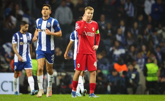 Antwerp s Arthur Vermeeren looks dejected during a game between Portuguese FC Porto and Belgian soccer team Royal Antwerp FC, on Tuesday 07 November 2023, in Porto, Portugal, on day four of the Champions League group stage, in the group H. VIRGINIExLEFOUR  x79489186x