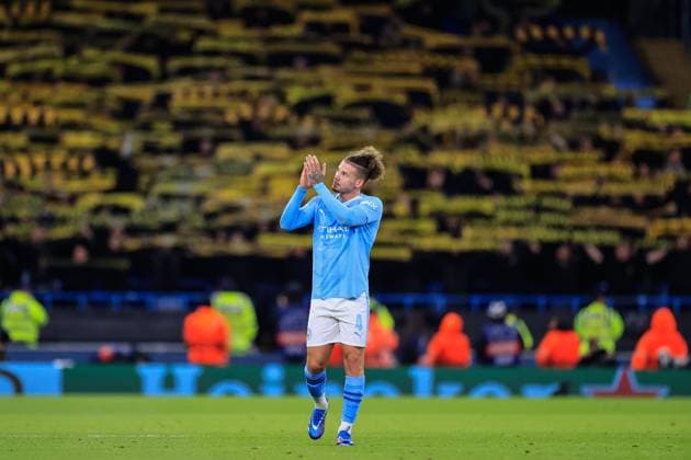 UEFA Champions League Manchester City vs Young Boys Kalvin Phillips 4 of Manchester City applauds the home fans as City qualify for the last 16 during the UEFA Champions League match Manchester City vs Young Boys at Etihad Stadium, Manchester, United Kingdom, 7th November 2023 (Photo by Conor Molloy News Images) Manchester Etihad Stadium Manchester United, ManU Kingdom Copyright: xConorxMolloy NewsxImagesx