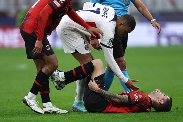 Ac Milan - Paris Saint-Germain Fc Christian Pulisic of Ac Milan injured during the Uefa Champions League Group F match beetween Ac Milan and the Paris Saint-Germain Fc at Stadio Giuseppe Meazza on November 7 2023 in Milan, Italy . Milano Stadio Giuseppe Meazza Italy Copyright: xMarcoxCanonierox