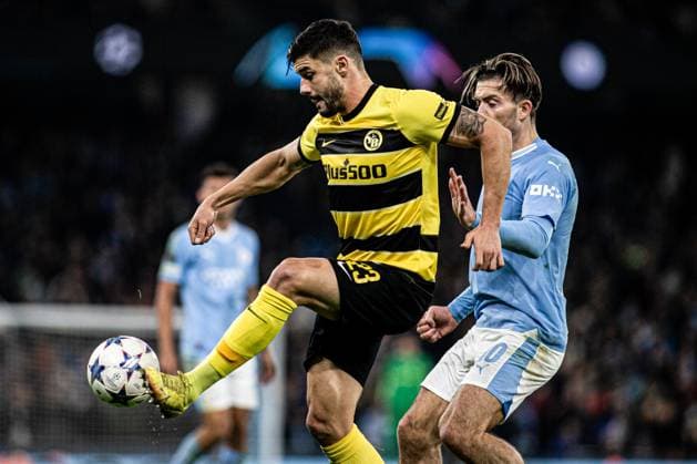 MANCHESTER, ENGLAND NOVEMBER 7 Loris Benito of Young Boys L against Jack Grealish of Man City R during the UEFA Champions League Group Stage match between Manchester City and BSC Young Boys at Etihad Stadium on November 7, 2023 in Manchester, England Manchester Etihad Stadium England United Kingdom Copyright: xJustPictures.ch DaniloxFernandesx jp-en-EuSpIm-Man.City_Y.Boys_07Nov2023_DAF_00062