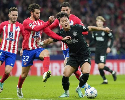 Atletico de Madrid s Mario Hermoso (l) and Celtic FC™s Hyunjun Yang during Champions League 2023 2024, Group E, match 4. November 7,2023. (20231107445)
