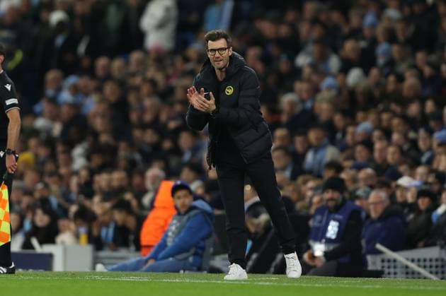 Manchester City v BSC Young Boys: Group G - UEFA Champions League 2023 24 Raphael Wicky, Young Boys manager, gives instructions during the UEFA Champions League Group G match between Manchester City and BSC Young Boys at the Etihad Stadium, Manchester on Tuesday 7th November 2023. Manchester Manchester United, ManU Kingdom  Copyright: xMIxNewsx originalFilename:fletcher-manchest231107_npHS1.jpg