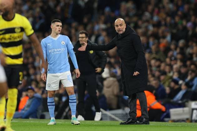 Manchester City v BSC Young Boys: Group G - UEFA Champions League 2023 24 Pep Guardiola, Manchester City manager, gives instructions to Phil Foden of Manchester City during the UEFA Champions League Group G match between Manchester City and BSC Young Boys at the Etihad Stadium, Manchester on Tuesday 7th November 2023. Manchester Manchester United, ManU Kingdom  Copyright: xMIxNewsx originalFilename:fletcher-manchest231107_np5Lu.jpg
