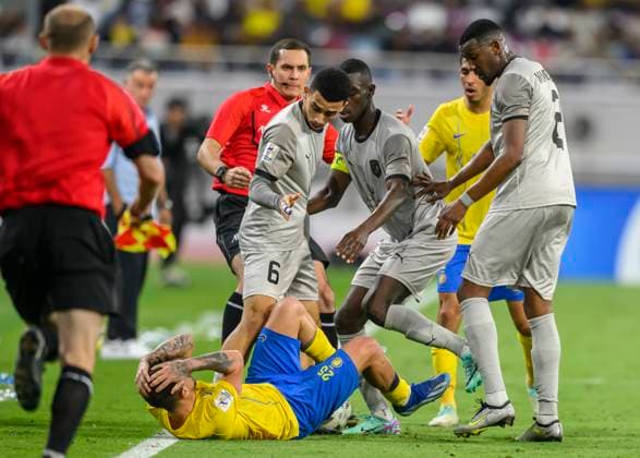 Fußball, AFC CL, Al Duhail SC - Al Nassr FC Al Duhail SC (QAT) v Al Nassr (KSA)- AFC Champions League In Doha XXXX (R) of Al Duhail SC and XXXX (L) of Al Nassr battle for the ball during the AFC Champions League Group E football match between Qatars Al Duhail SC and Saudi Arabias Al Nassr at Khalifa International Stadium in Doha, Qatar on 07 November 2023.Al Nassr won 3-2 DOHA Qatar  Copyright: xNoushadxThekkayilx originalFilename:varittyakkal-alduhail231108_nplFr.jpg