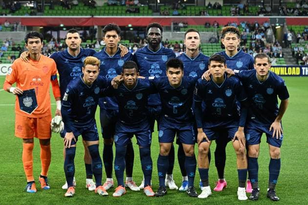 SOCCER CITY BURIRAM, Buriram United players pose for a photo ahead of the during the AFC Champions League soccer match between Melbourne City and Buriram United at AAMI Park in Melbourne, Wednesday, November 8, 2023. ( NO ARCHIVING, EDITORIAL USE ONLY, NO USE IN BOOKS WITHOUT CONSENT MELBOURNE VICTORIA AUSTRALIA  Copyright: xJAMESxROSSx 20231108001862663224
