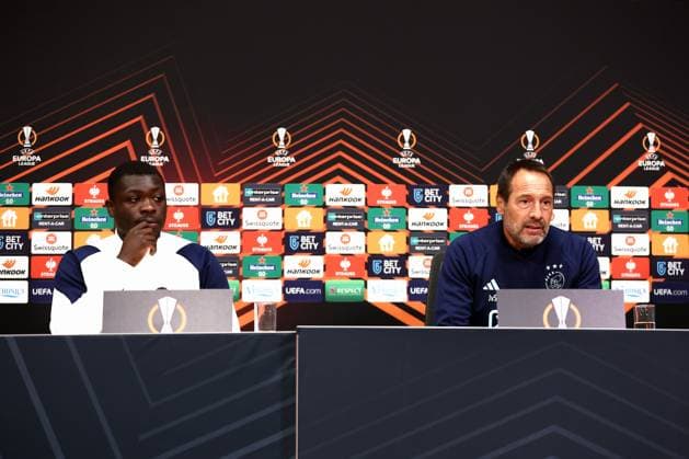 AMSTERDAM - (l-r) Brian Brobbey of Ajax, Ajax coach John van t Schip during the MD-1 press conference, PK, Pressekonferenz prior to the UEFA Europa League match in group B against Brighton & Hove Albion FC in the Johan Cruyff ArenA on November 8, 2023 in Amsterdam , The Netherlands. ANP VINCENT JANNINK UEFA Europa League 2023 24 2023 2024 xVIxANPxSportx xxANPxIVx 483321958 originalFilename: 483321958.jpg