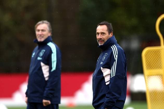 AMSTERDAM - (l-r) Ajax assistant coach Richard Witschge, Ajax coach John van t Schip during the MD-1 training session prior to the UEFA Europa League match in group B against Brighton & Hove Albion FC at Sports Complex De Toekomst on November 8, 2023 in Amsterdam, The Netherlands. ANP VINCENT JANNINK UEFA Europa League 2023 24 2023 2024 xVIxANPxSportx xxANPxIVx 483328683 originalFilename: 483328683.jpg