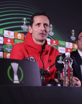 09 11 2023, Football UEFA Europa Conference League, HJK Helsinki Eintracht Frankfurt, emonline, emspor, v l , Coach Dino Toppmöller Eintracht Frankfurt at the press conference DFL DFB REGULATIONS PROHIBIT ANY USE OF PHOTOGRAPHS AS IMAGE SEQUENCES AND OR QUASI VIDEO xdcx Copyright: HMBxMedia
