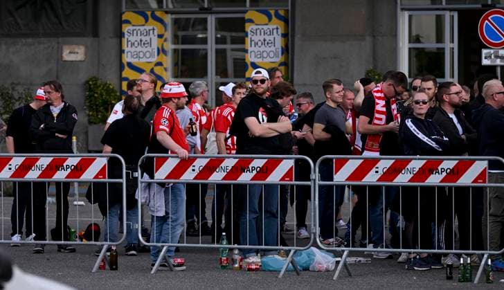 November 8, 2023, Naples, Italy: Union Berlin fans checked by the police at the meeting point set up by the police before reaching the Maradona stadium by bus for the Champions League match, Naples, 8 November 2023. ANSA CIRO FUSCO SSC Napoli-Union Berlin  - ZUMAa110 20231108_zaf_a110_014 Copyright: xCiroxFuscox