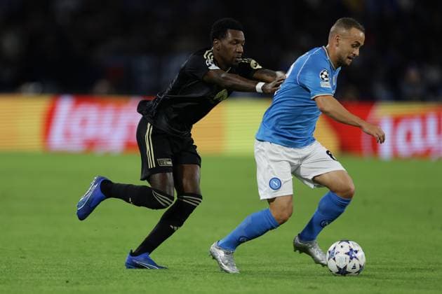 Italy: Champions League match SSC Napoli vs Union Berlin Berlin s Dutch forward Sheraldo Becker challenges for the ball with SSC Napoli s Slovak midfielder Stanislav Lobotka during the Uefa champions league match between SSC Napoli vs Union Berlin at the Diego Armando Maradona Stadium in Naples, southern Italy, on November 08, 2023. ABPH3684 Copyright: xAntonioxBalascox