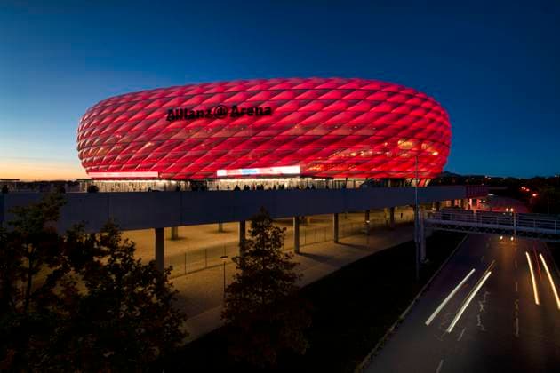 before the start of the match Allianz Arena illuminated, outdoor shot, blue hour, evening, evening twilight illuminated, red logo, lettering FC Bayern Muenchen FCB vs Galatasaray Istanbul group stage 4 matchday 08 11 2023 DFL REGULATIONS PROHIBIT ANY USE OF PHOTOGRAPHS AS IMAGE SEQUENCES AND OR QUASI VIDEO FC Bayern Muenchen FCB vs Galatasaray Istanbul