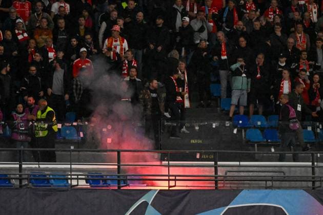 Soccer, Men, Season 2023 2024, UEFA Champions League Group C, Matchday 4 , SSC Napoli 1 FC Union Berlin, v l Fans of SSC Napoli throw pyro, pyrotechnics, Bengalos into the guest block of the fans of 1 FC Union Berlin, 08 11 2023, Copyright: xMatthiasxKochx