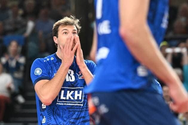 Volleyball I Men I 2023 2023 I Bundesliga I Matchday 3 I SVG Lüneburg VfB Friedrichshafen I 8 11 2023 Matthew Knigge 13, SVG Lüneburg cant believe the referees decision Stunned, horrified, sad, disappointed Lüneburg LKH Arena Niedersachsen Germany Copyright: xLobeca AndreasxHannigx