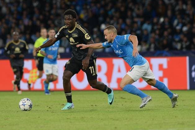 Datro Fofana of FC Union Berlino competes for the ball with Stanislav Lobotka of SSC Napoli during the Uefa Champions League between SSC Napoli vs FC Union Berlin at Diego Armando Maradona Stadium  Copyright: xAgostinoxGemito IPAxSportx xipa-x xx IPA_41503308 IPA_Agency_IPA41503308