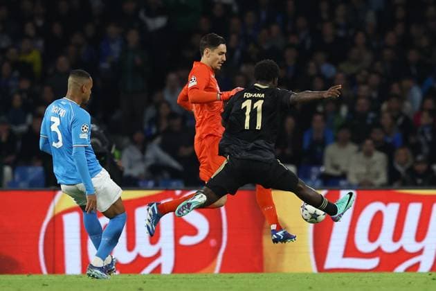 Foto Alessandro Garofalo LaPresse 08 novembre 2023 Napoli, Italia calcio Napoli vs Union Berlin Champions League 2023 2024 - stadio Diego Armando Maradona Nella foto: Alex Meret (SSC Napoli); David Fofana (FC Union Berlin) November 08, 2023 Naples, Italy sport soccer Napoli vs Union Berlin - Champions League 2023 2024 - Diego Armando Maradona stadium. In the pic: Alex Meret (SSC Napoli); David Fofana (FC Union Berlin)  Copyright: xAlessandroxGarofalo LaPressex