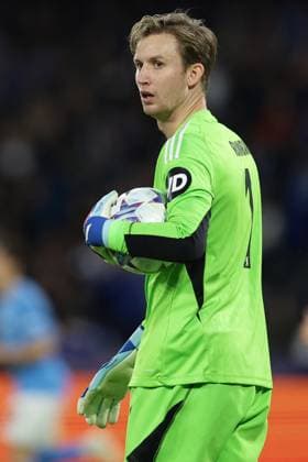 UEFA Champions League football match - SSC Napoli vs FC Union Berlin Berlin s Danish goalkeeper Frederik Ronnow controls the ball during the Uefa champions league match between SSC Napoli vs Union Berlin at the Diego Armando Maradona Stadium in Naples, southern Italy, on November 08, 2023. Naples Italy  Copyright: xIPAxSport ABACAx