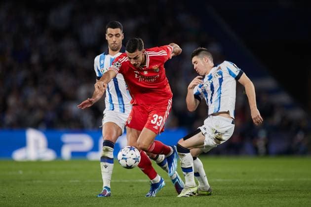 November 8, 2023: Petar Musa of SL Benfica competes for the ball with Igor Zubeldia of Real Sociedad during the UEFA Champions League match between Real Sociedad and SL Benfica at Reale Arena on November 8, 2023, in San Sebastian, Spain. - ZUMAa181 20231108_zaa_a181_045 Copyright: xRicardoxLarreinax
