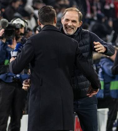 Thomas Tuchel head coach, FC Bayern Muenchen hugs Sami Khedira expert, DAZN before the match GER, FC Bayern Muenchen vs Galatasaray Istanbul, Football, Champions League, Group stage, Matchday 4, Season 2023 2024, 08 11 2023 DFL DFB REGULATIONS PROHIBIT ANY USE OF PHOTOGRAPHS as IMAGE SEQUENCES and or QUASI VIDEO GER, FC Bayern Muenchen vs Galatasaray Istanbul, Football, Champions League, Group stage, Matchday 4, Season 2023 2024, 08 11 2023 Muenchen Copyright: xEibner-Pressefoto HeikexFeinerx EP_HFR