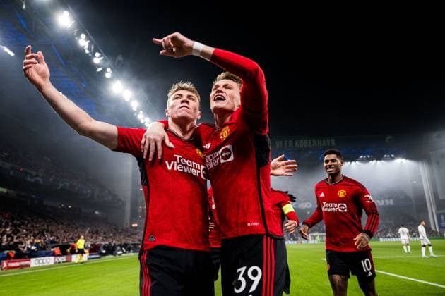 231108 Rasmus Hojlund and Scott McTominay of Manchester United celebrates after 0 1 during the UEFA Champions League football match between FC Copenhagen and Manchester United on November 8, 2023 in Copenhagen Photo Petter Arvidson BILDBYRAN kod PA PA0685 fotboll football soccer fotball champions league fc copenhagen manchester united bbeng jubel  Copyright: PETTERxARVIDSON BB231108PA029