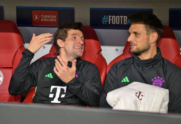 08 11 2023, Football UEFA Championsleague 2023 2024 4 Matchday Preliminary Round, FC Bayern Munich Galatasaray Istanbul SK, in the Allianz Arena Munich f l Thomas Müller FC Bayern Munich and goalkeeper Sven Ulreich FC Bayern Munich DFL and DFB regulations prohibit any use of photographs as image sequences and or quasi video
