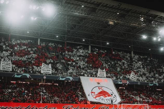 UEFA Champions League Group D: FC Salzburg - Inter Milano SALZBURG, AUSTRIA - NOVEMBER 08: supporters of FC Salzburg cheer their team during the UEFA Champions League Group D match FC Salzburg vs. Inter Milano on November 08, 2023 in Salzburg, Austria. Copyright: xAndreasxSchaadx-xFCxRedxBullxSalzburgx _KU26694LR