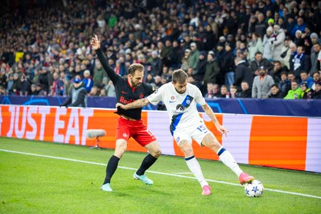SOCCER - UEFA CL, RBS vs Inter SALZBURG,AUSTRIA,08.NOV.23 - SOCCER - UEFA Champions League, group stage, Red Bull Salzburg vs FC Internazionale Milano. Image shows Andreas Ulmer (RBS) and Francesco Acerbi (Inter).  GEPAxpictures xGintarexKarpaviciute