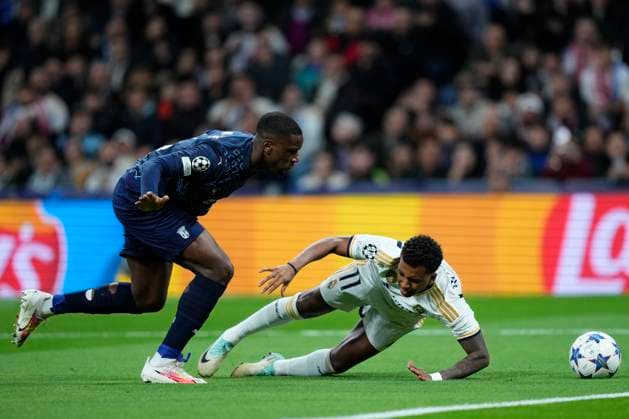 Rodrigo Goes of Real Madrid CF and Sikou Niakate of SC Braga during Real Madrid vs SC Braga Champions League match on November 08, 2023 at Santiago Bernabeu Stadium in Madrid, Spain. Photo: Senis Cebolla ALFAQUI Madrid Santiago Bernabeu Stadium Spain Copyright: xSenisx xCebollax xALFAQUIx