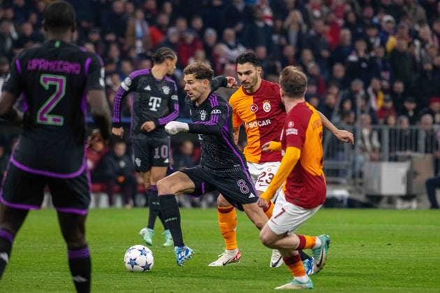 Leon Goretzka FC Bayern Muenchen and Kaan Ayhan Galatasaray SK Germany, Muenchen, 08 11 2023, Football, UEFA Champions League FC Bayern Muenchen vs Galatasaray SK, Season 2023 2024, Match Day 4, Allianz Arena Photo A2 Bildagentur Peter Hartenfelser