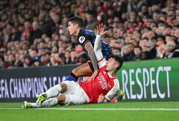 Arsenal v Sevilla UEFA Champions League Gabriel Martinelli of Arsenal battle for the ball during the UEFA Champions League Group B match at the Emirates Stadium, London Copyright: xNigelxBramleyx FIL-19220-0009 UK Newspapers OUT