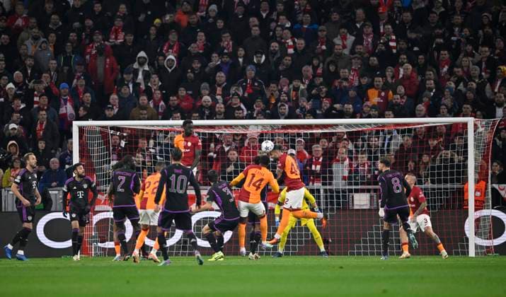 Penalty area scene, goal area scene Abduelkerim Bardakci Galatasaray Istanbul 42 header duel duel action FC Bayern Muenchen FCB vs Galatasaray Istanbul group stage 4 matchday 08 11 2023 DFL REGULATIONS PROHIBIT ANY USE OF PHOTOGRAPHS AS IMAGE SEQUENCES AND OR QUASI VIDEO FC Bayern Muenchen FCB vs Galatasaray Istanbul