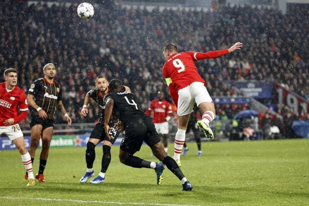 EINDHOVEN - Luuk de Jong of PSV Eindhoven (9) scores the 1-0 during the UEFA Champions League group B match between PSV Eindhoven and RC Lens at the Phillips stadium on November 8, 2023 in Eindhoven, Netherlands. ANP MAURICE VAN STEEN UEFA Champions League 2023 24 2023 2024 xVIxANPxSportx xxANPxIVx 483356987 originalFilename: 483356987.jpg