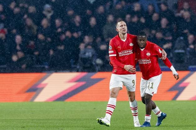 EINDHOVEN, 08-11-2023, Philips Stadium, UEFA Champions League season 2023 24, PSV player Luuk de Jong scores the 1-0 during the match between PSV and RC Lens. PSV - Lens  x23092475x Copyright: