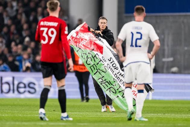 231108 Of Audience on the pitch during the UEFA Champions League football match between FC Copenhagen and Manchester United on November 8, 2023 in Copenhagen Photo Petter Arvidson BILDBYRAN kod PA PA0685 fotboll football soccer fotball champions league fc copenhagen manchester united bbeng publik  Copyright: PETTERxARVIDSON BB231108PA046