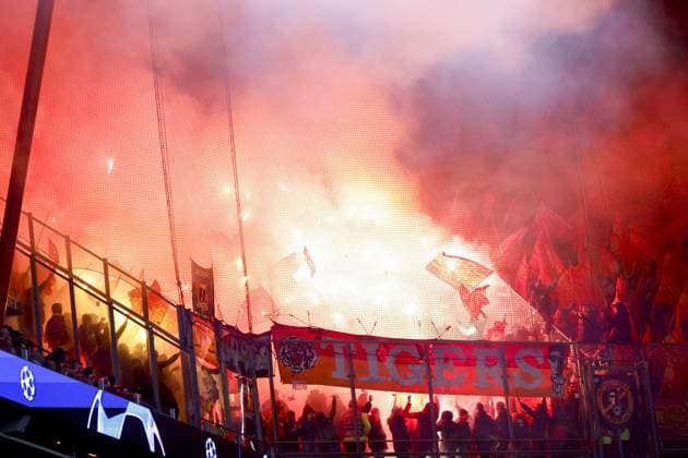Sport Bilder des Tages EINDHOVEN, 08-11-2023, Philips Stadium, UEFA Champions League season 2023 24, flares in the away section during the match between PSV and RC Lens. PSV - Lens  x23092481x Copyright: