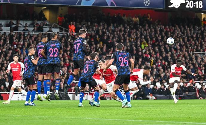 Arsenal v Sevilla UEFA Champions League Bukayo Saka of Arsenal takes a free kick during the UEFA Champions League Group B match at the Emirates Stadium, London Copyright: xNigelxBramleyx FIL-19220-0011 UK Newspapers OUT