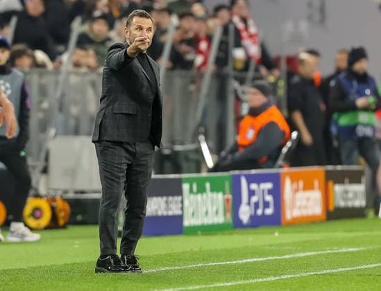 Germany, Muenchen, 08 11 2023, Allianz Arena, FC Bayern Muenchen vs Galatasaray UEFA Champions League 2023 2024 Group A, Coach Okan Buruk Galatasaray A S gestures Munich Allianz Arena Germany  eu-images-048
